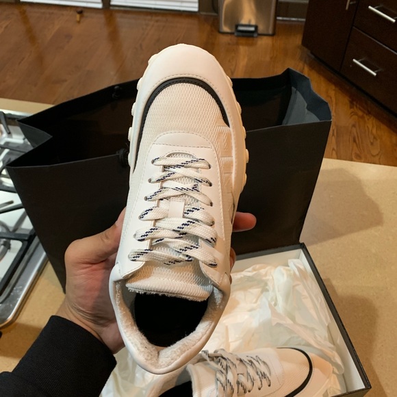 Chanel Women’s Shoe Size 8 (38) - Picture 4 of 8